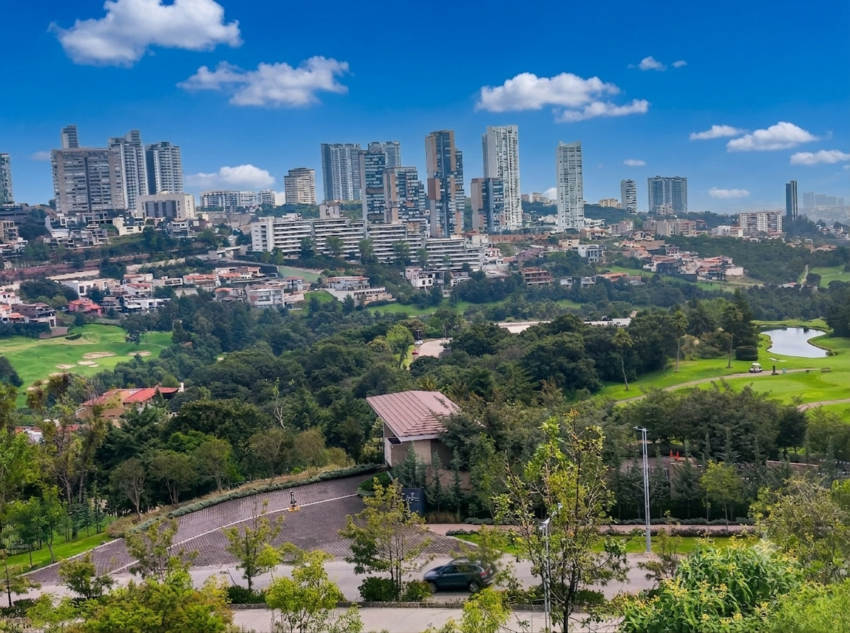 Vista aérea de Bosque Real Country Club, desarrollo residencial premium en Huixquilucan